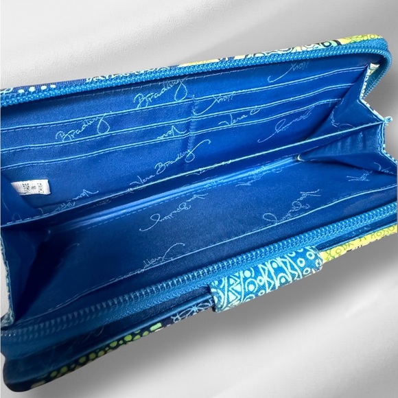 Vera Bradley Doodle Daisy Blue & Green Floral Turnlock Zip Around Wallet - Picture 4 of 7